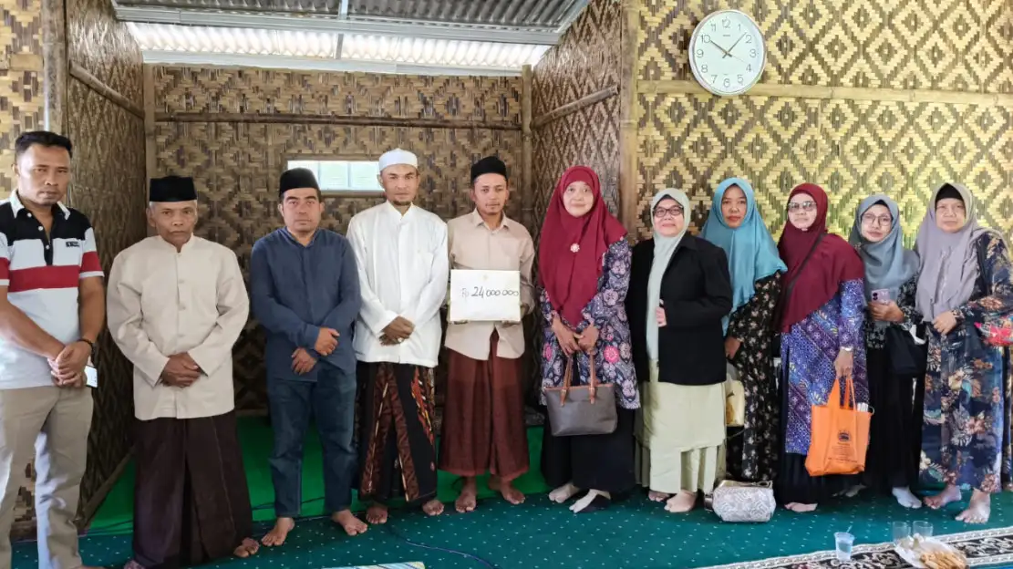Pererat Ukhuwah dan Tebar Kepedulian, Jamaah Musholla Aisyiyah Pekajangan Gelar Tour Religi Bersama TRAVELMU Pekalongan