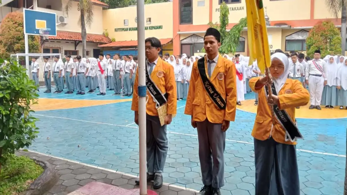 Hujan Rintik Tak Halangi Khidmat Upacara Sumpah Pemuda dan Pelantikan IPM SMUHI Pekajangan!